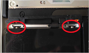 この４個のネジでMacBookProの筐体と固定される構造